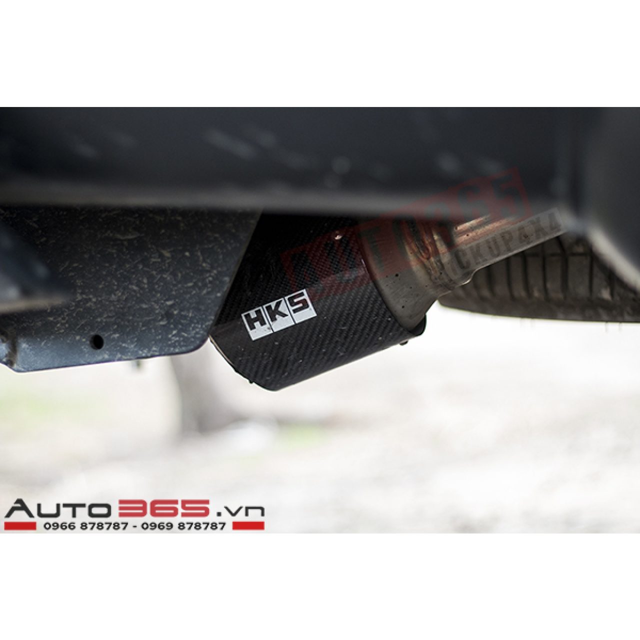 Ống xả HKS Carbon cho xe bán tải Isuzu D-Max - Hình 1